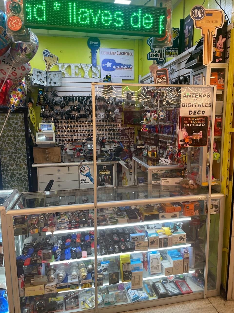 Letrero LED de Cerrajería Electrónica en la fachada