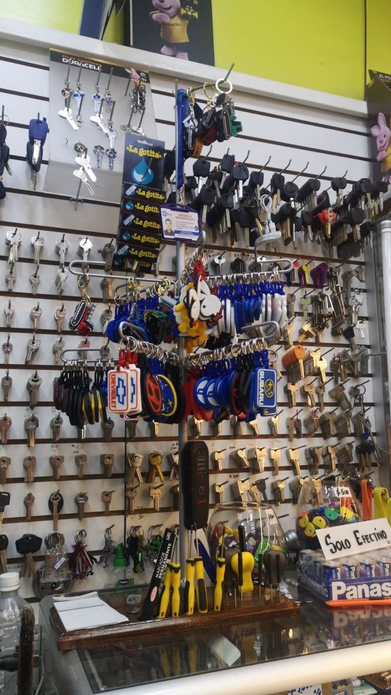 Panel de llaves y mandos del taller